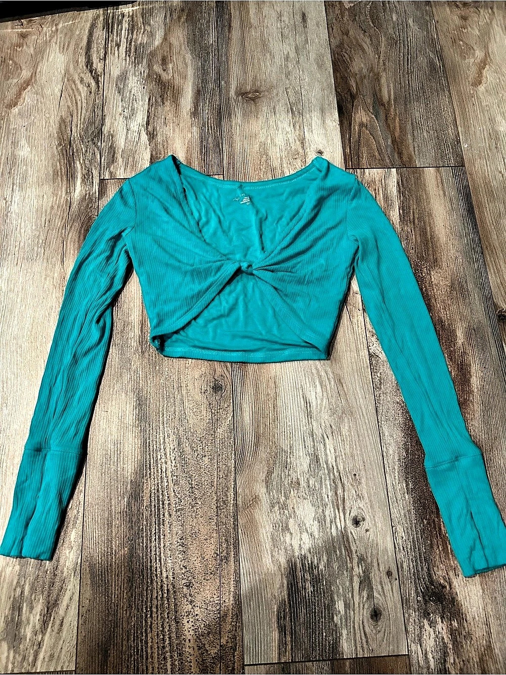 OFFLINE by Aerie Thumbs Up Twist Front Cropped Long Sleeve T-Shirt Crop Top Blue